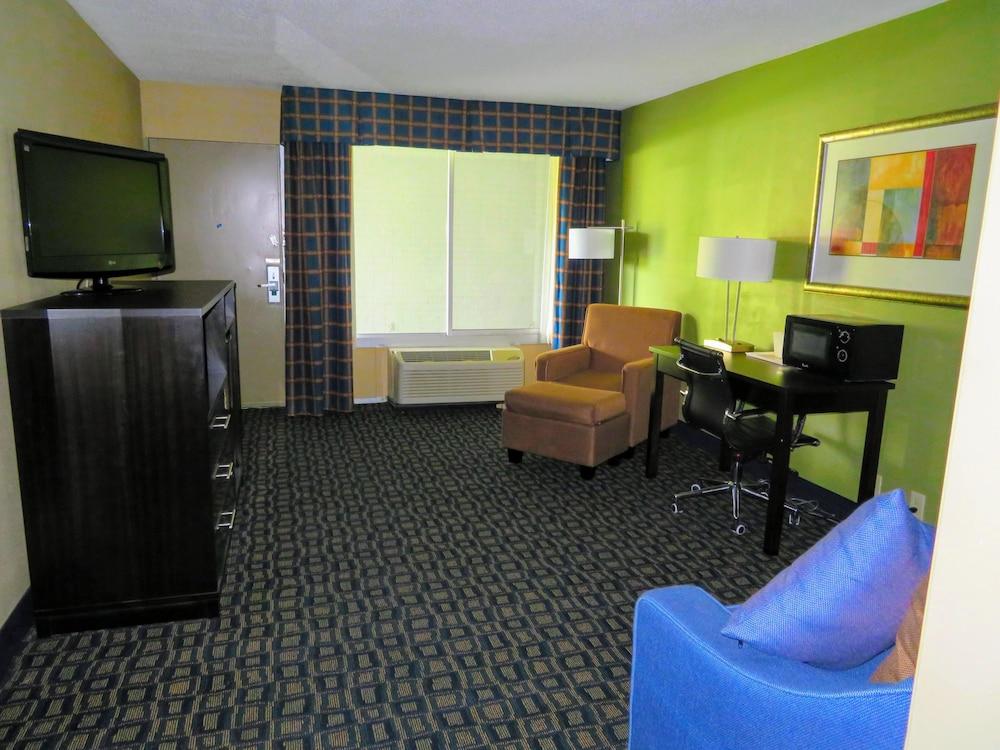 Quality Inn & Suites Brooksville I-75-Dade City Ridge Manor Exterior photo