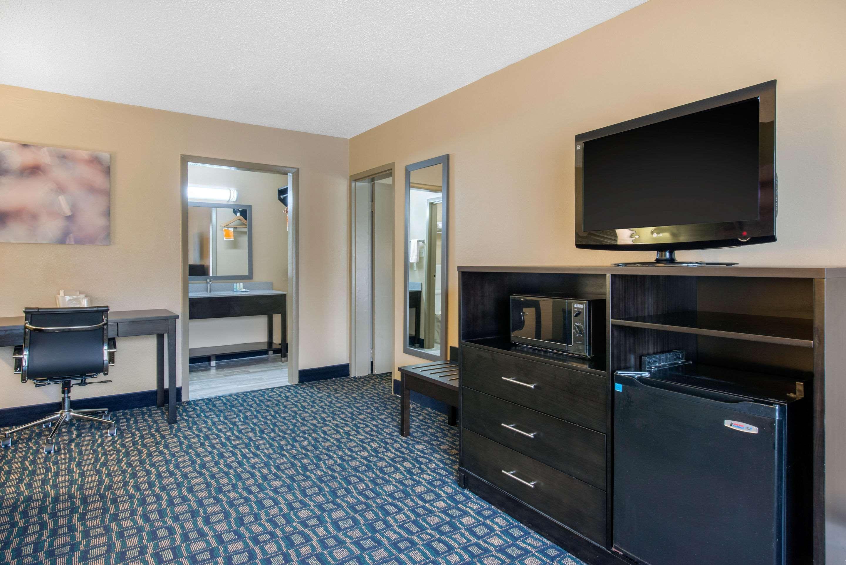 Quality Inn & Suites Brooksville I-75-Dade City Ridge Manor Exterior photo