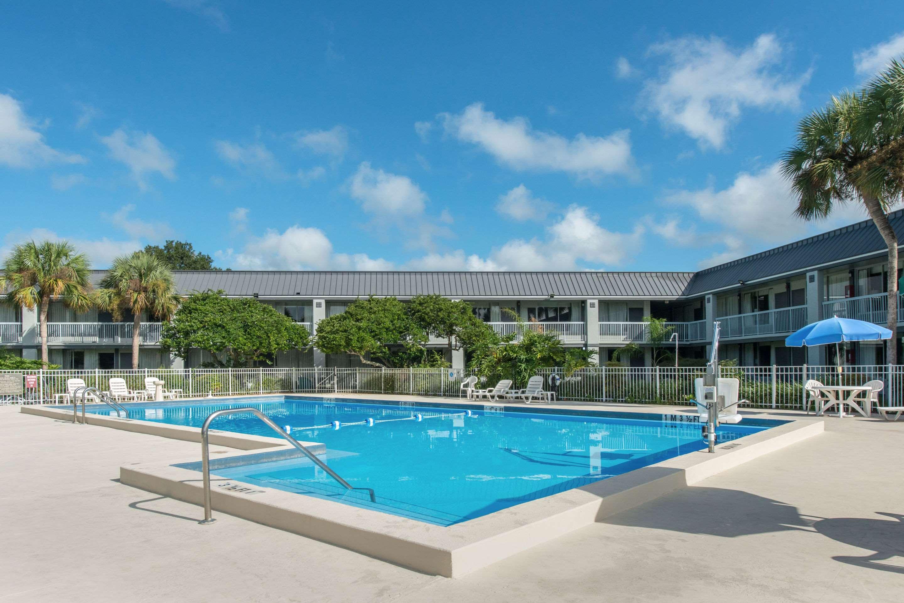 Quality Inn & Suites Brooksville I-75-Dade City Ridge Manor Exterior photo