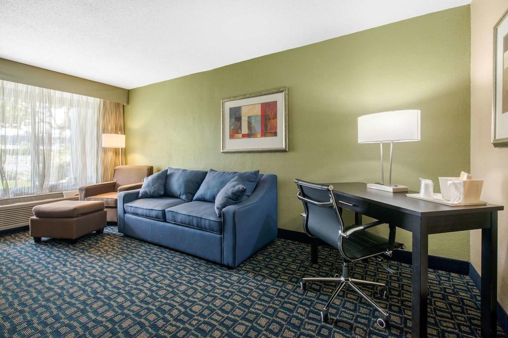 Quality Inn & Suites Brooksville I-75-Dade City Ridge Manor Exterior photo